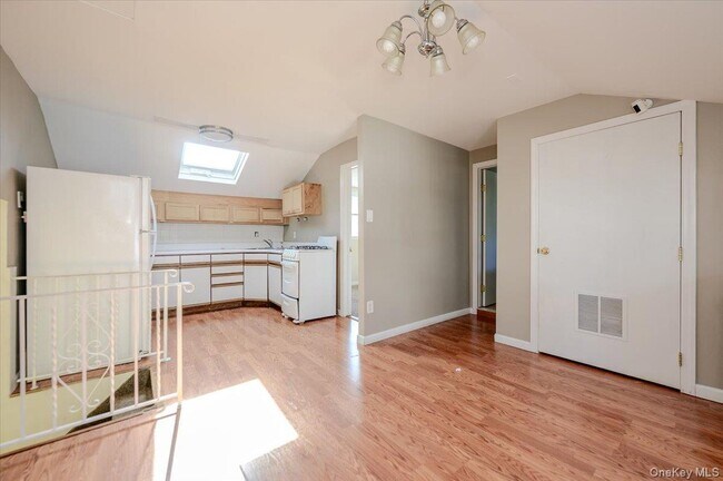 Building Photo - 13 Truxton Rd