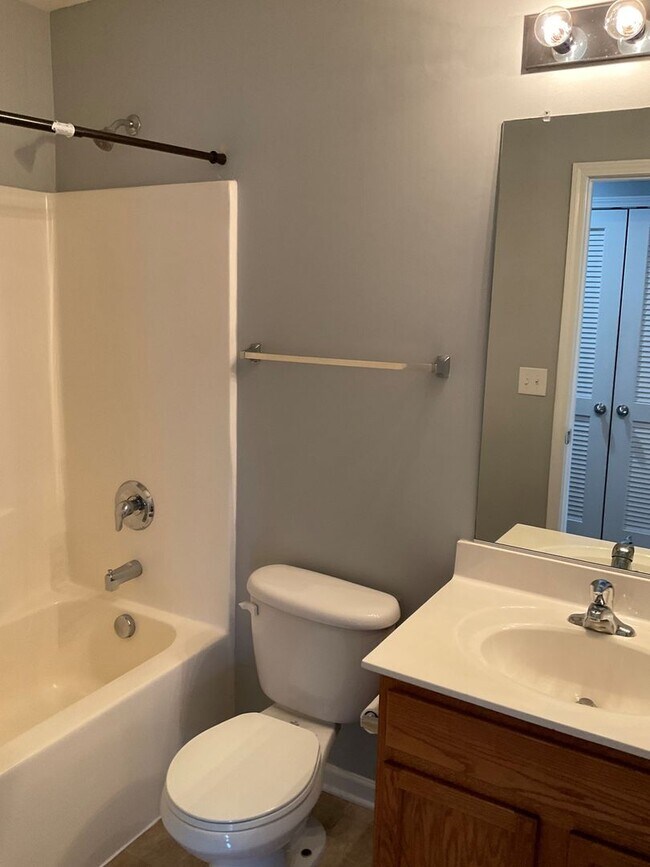 Building Photo - Beautiful 4BR Home In Bethesda Oaks !