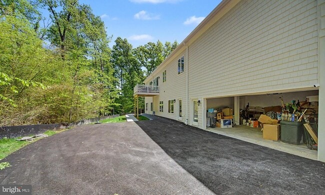 Building Photo - 10205 Sorrel Ave