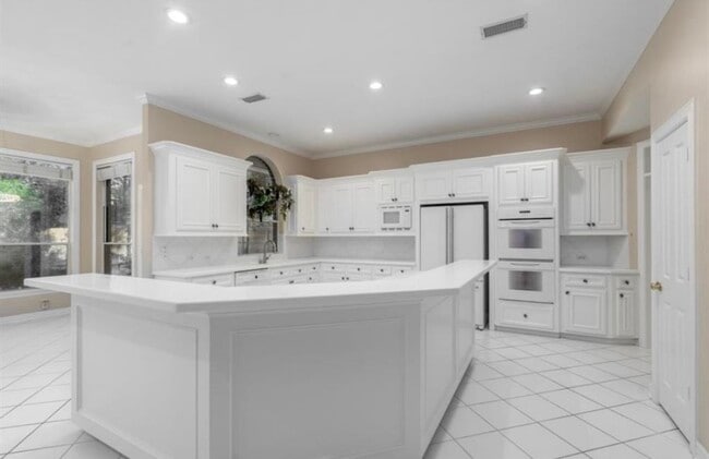 Building Photo - 94 E Fairbranch Cir