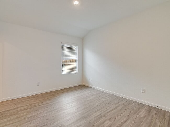 Building Photo - BULVERDE - Upgraded 4 BR/3BA One-Story - HIDDEN TRAILS!