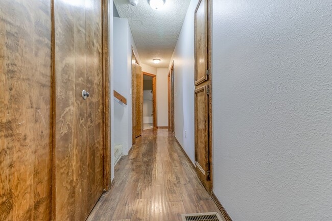 Building Photo - Custom 4BD Salmon Creek Home!