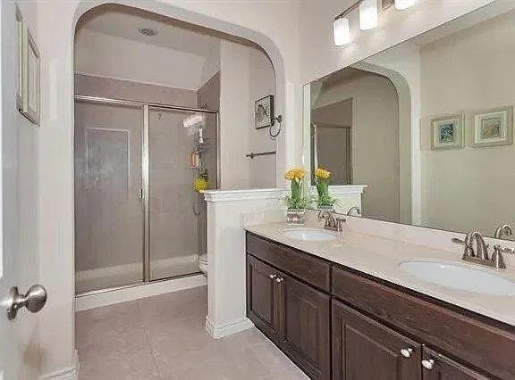 Building Photo - 913 Yarrow St