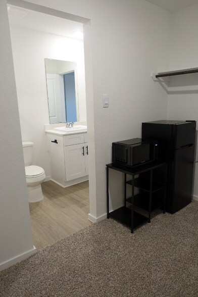 Building Photo - 3004 Fall Gold Ln