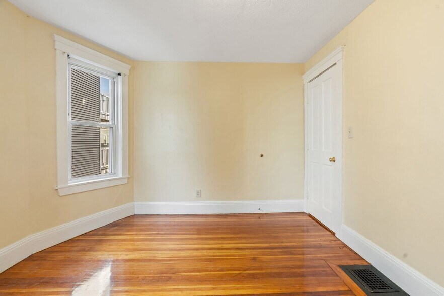 Building Photo - 60 Percival St