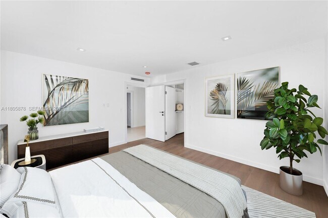 Building Photo - 120 NE 49th St