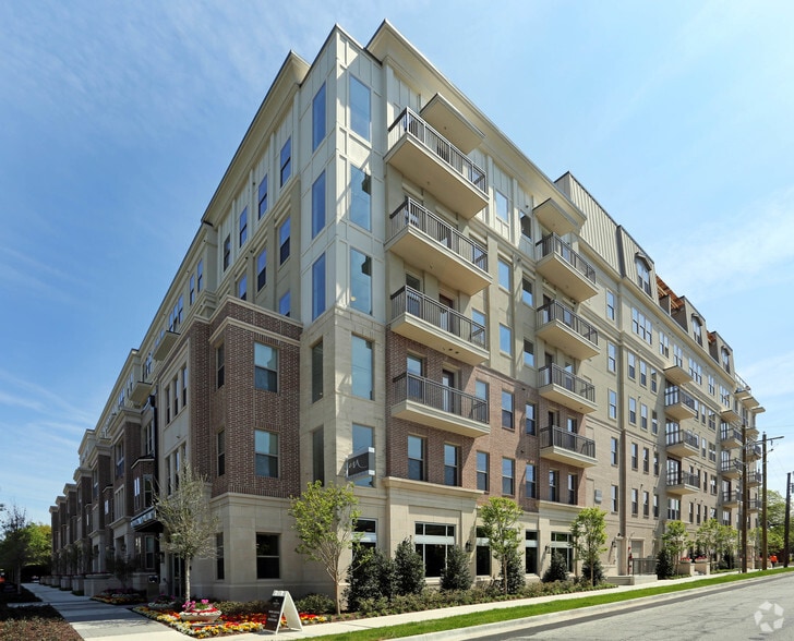 Building Photo - Howell Uptown