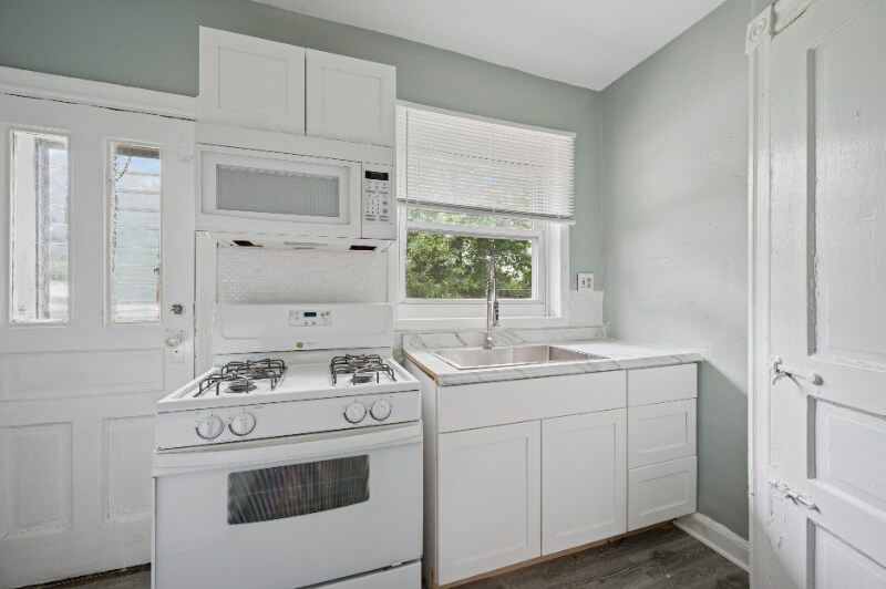 Building Photo - 228 N Edgewood St