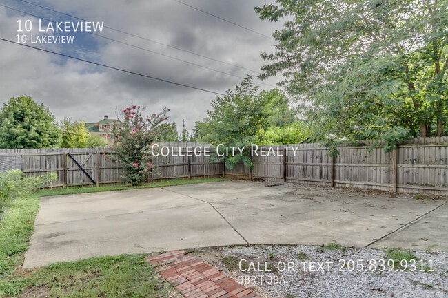 Building Photo - 10 Lakeview