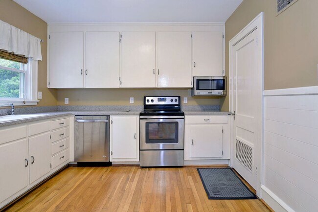 Building Photo - Delightful Home in Brandon Heights