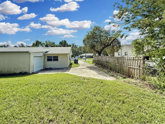 Building Photo - 6805 Mathers Ln