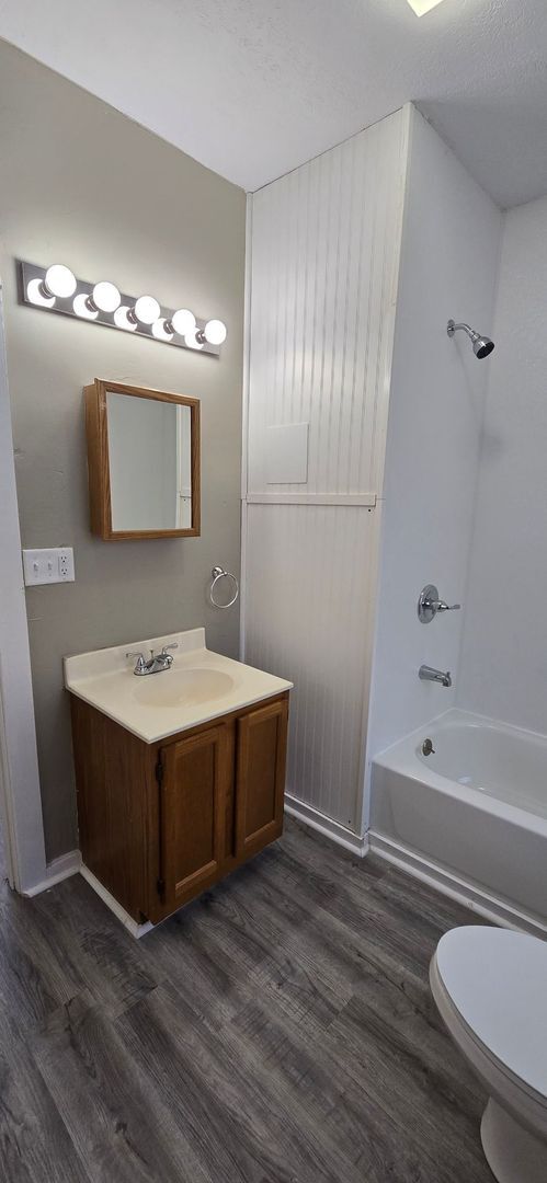 Building Photo - Freshly Updated Interior! 2 Bed 1.5 Bath Home - Alexandria IN