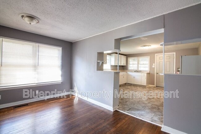 Building Photo - 2242 3rd Ave S