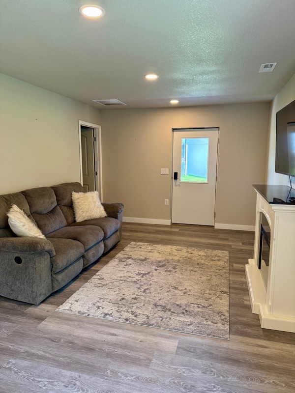 Building Photo - 460 NE 200th Rd