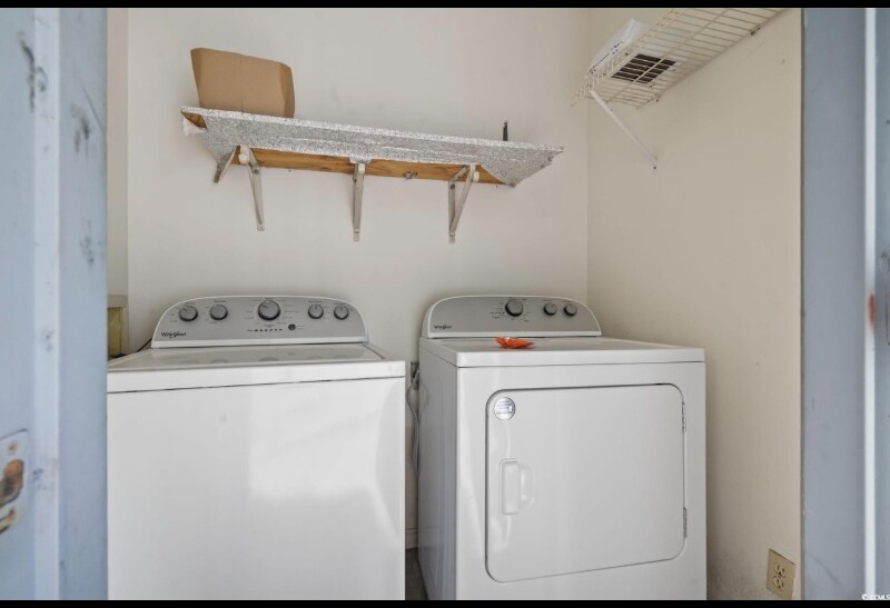 Building Photo - 713 67th Ave N