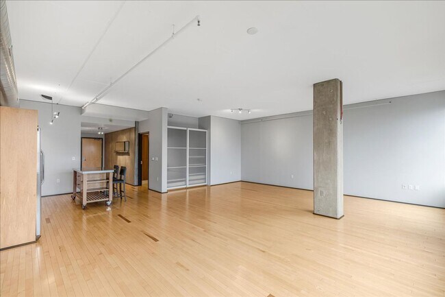 Building Photo - Modern Pearl District Condo – 1 Bedroom + 1 Bath with City Views