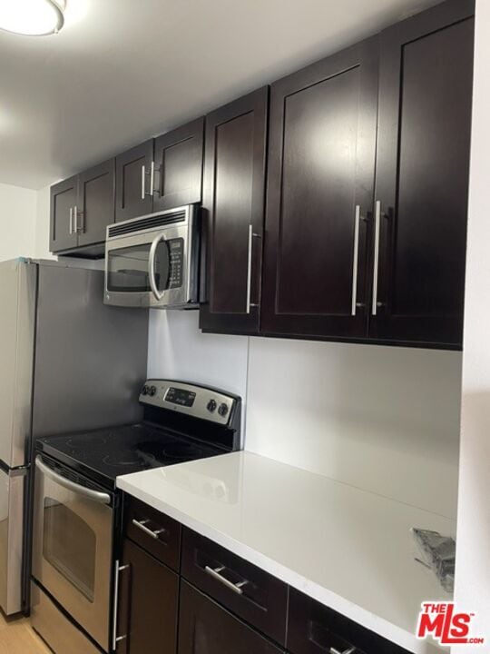 Building Photo - 100 S Doheny Dr