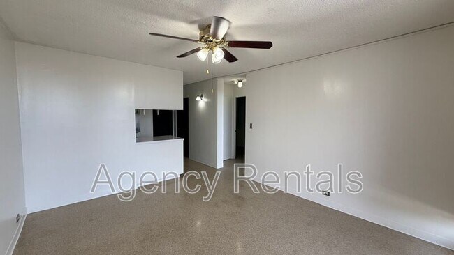 Building Photo - 1125 Young St