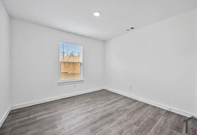Building Photo - 8224 Bigwood St