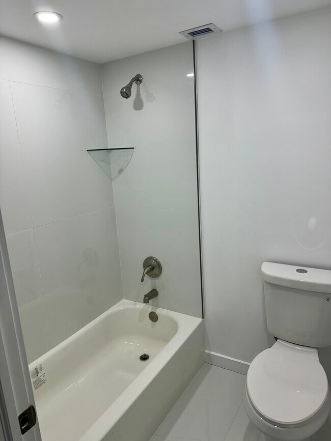 Building Photo - 3800 S Ocean Dr