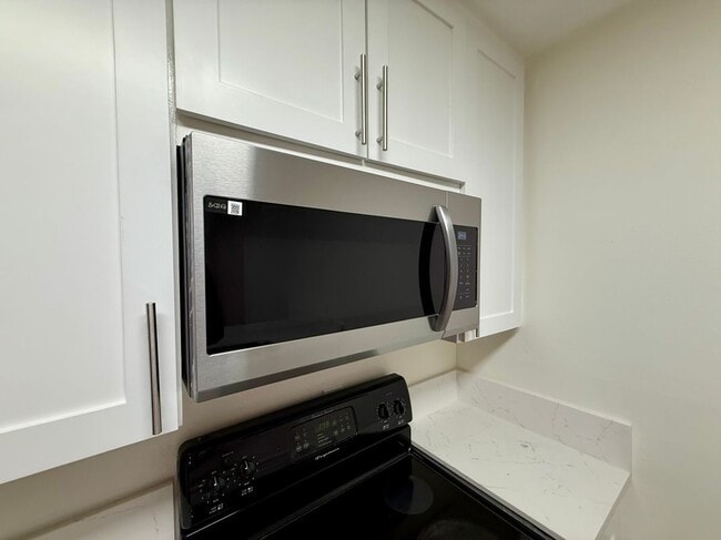 Building Photo - 5850 Benner St
