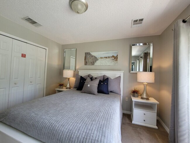 Building Photo - 8523 Crystal Cove Loop