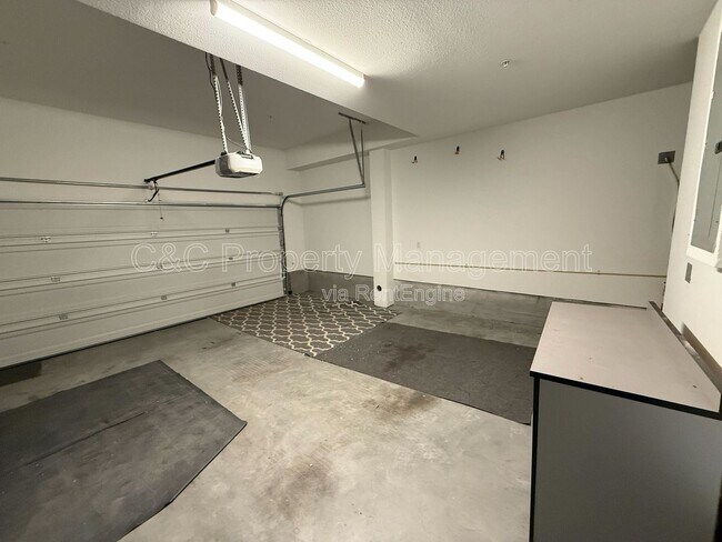 Building Photo - 374 Hansen Ter