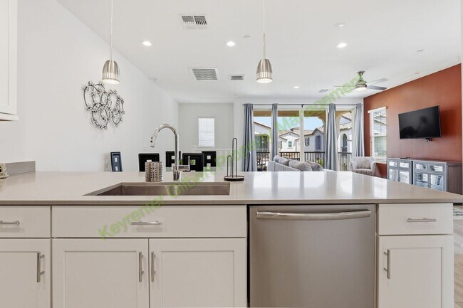 Building Photo - Fully-Furnished End Unit Gilbert Home in Warner Meadow Community