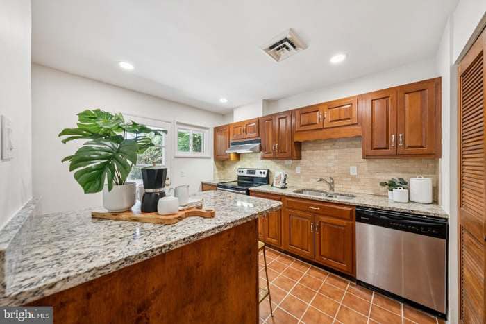 Building Photo - 6206 Yosemite Dr