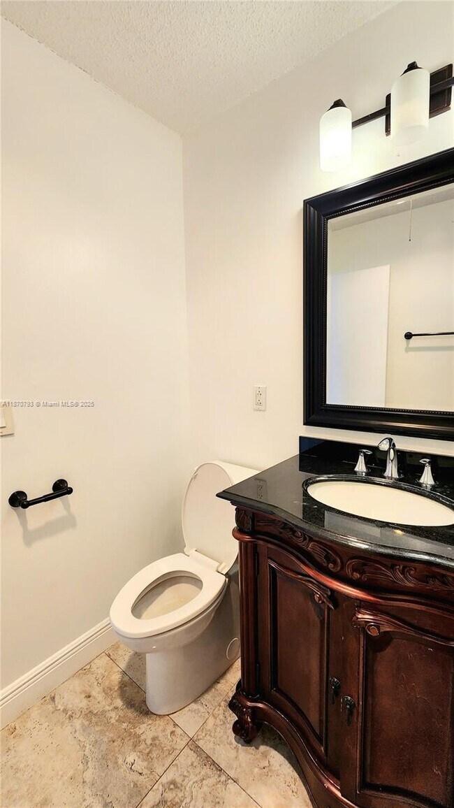 Building Photo - 513 S Ocean Dr