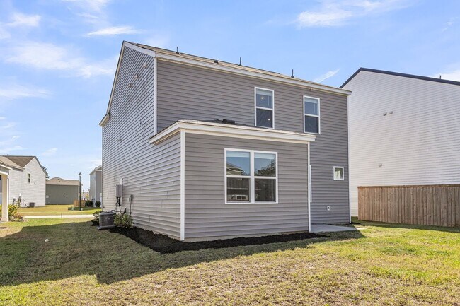 Building Photo - Beautiful 3 bedroom/3 bathroom two story home available in Cane Bay!