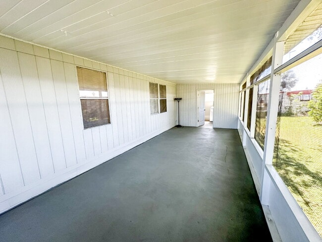 Building Photo - "Cozy 2-Bedroom Retreat in Haines City - P...