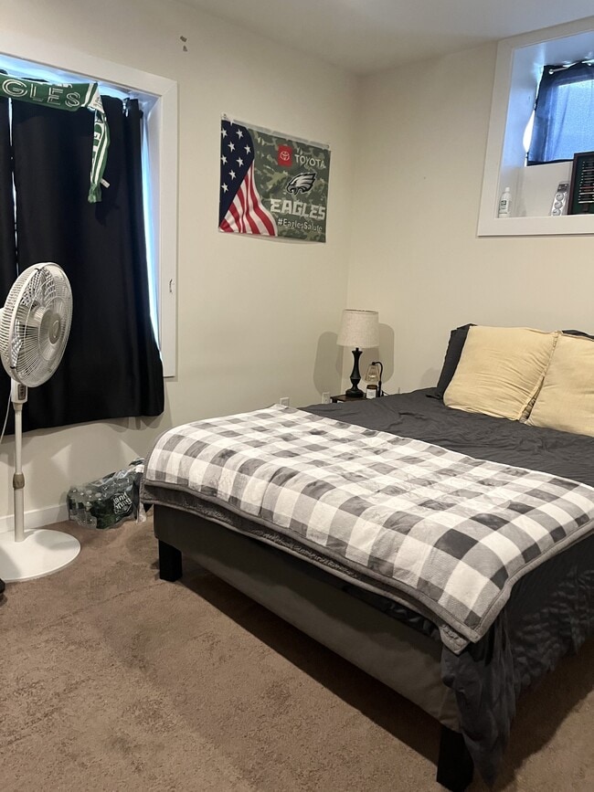 Building Photo - 1829 Vineyard St