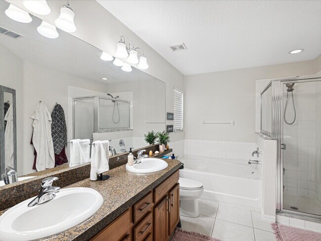 Building Photo - "Charming 3-Bed, 3-Bath Haven with 1810 Sq...