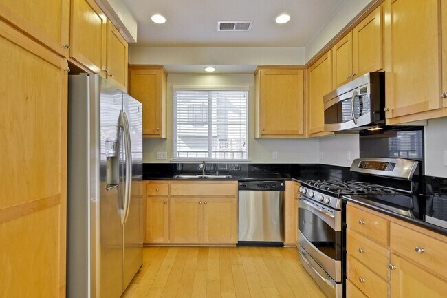 Building Photo - Wow! What a Great Home! Available Now!