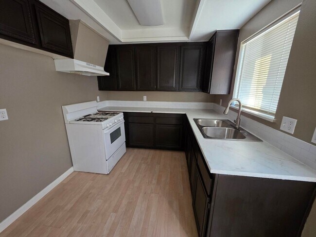 Building Photo - Move in Ready!!