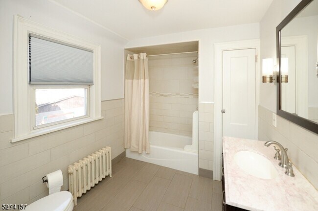 Building Photo - 29 13th Ave