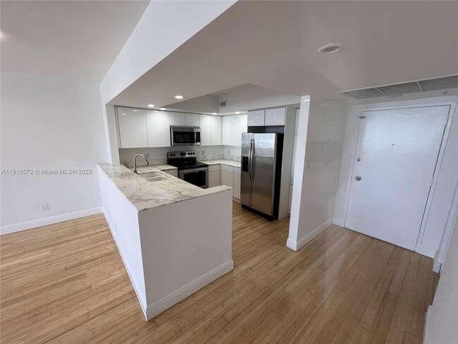 Building Photo - 5600 Collins Ave