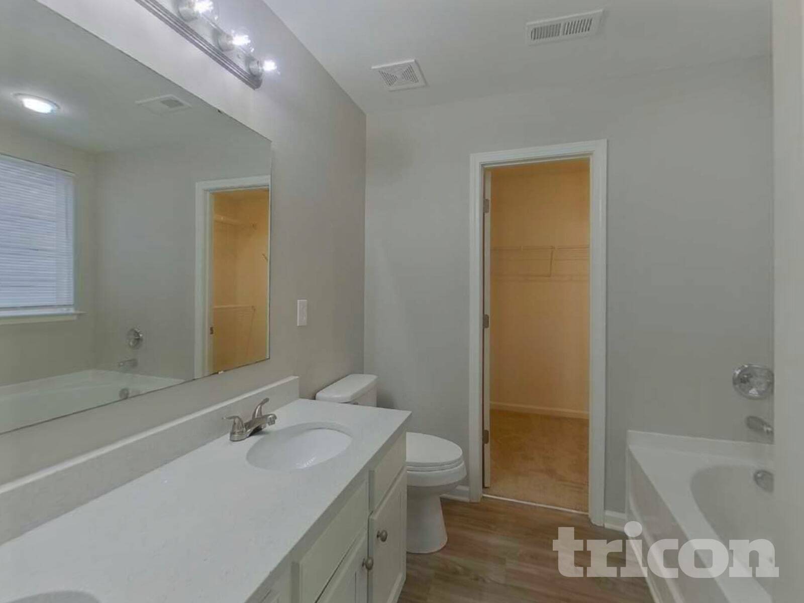 Building Photo - 11709 Oak St