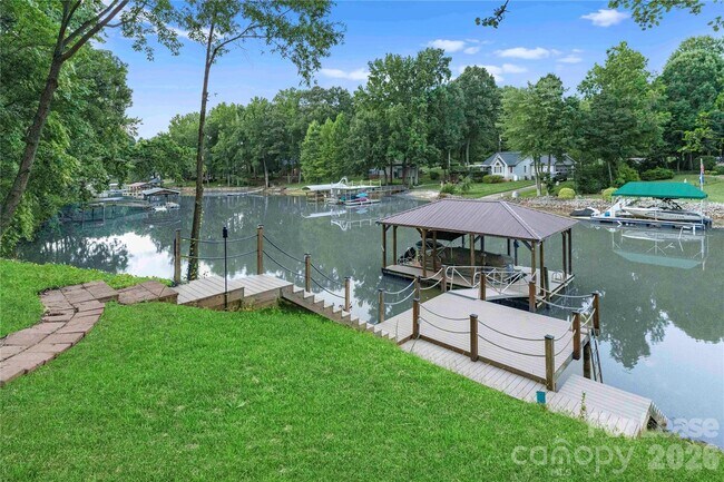 Building Photo - 578 Normandy Rd