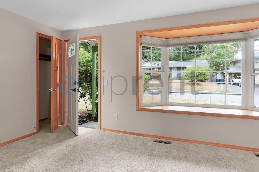 Building Photo - Unit