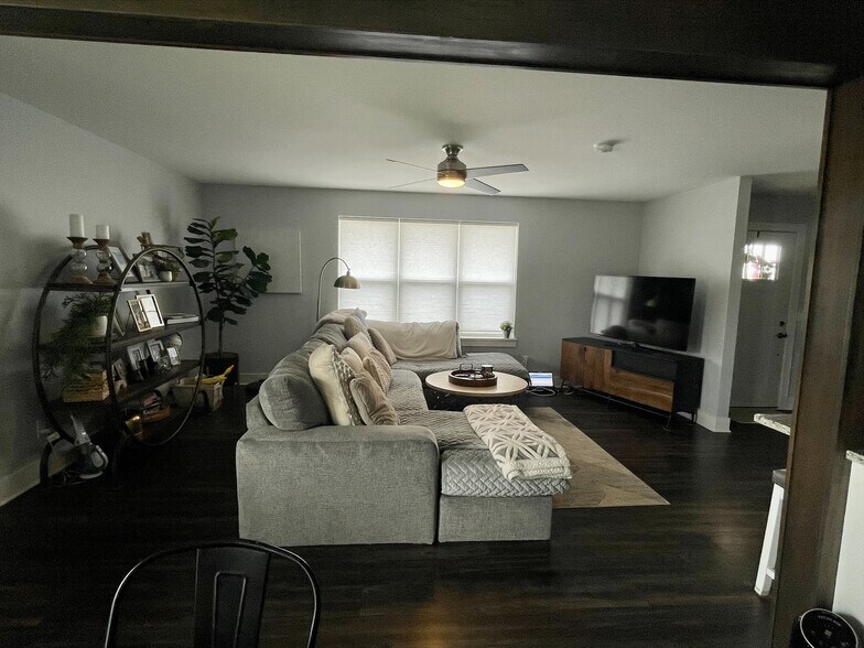 Living Room - 2699 Hazelnut Trl
