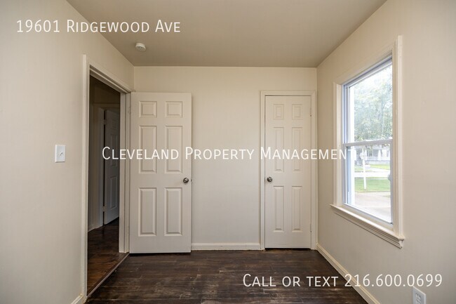 Building Photo - 19601 Ridgewood Ave