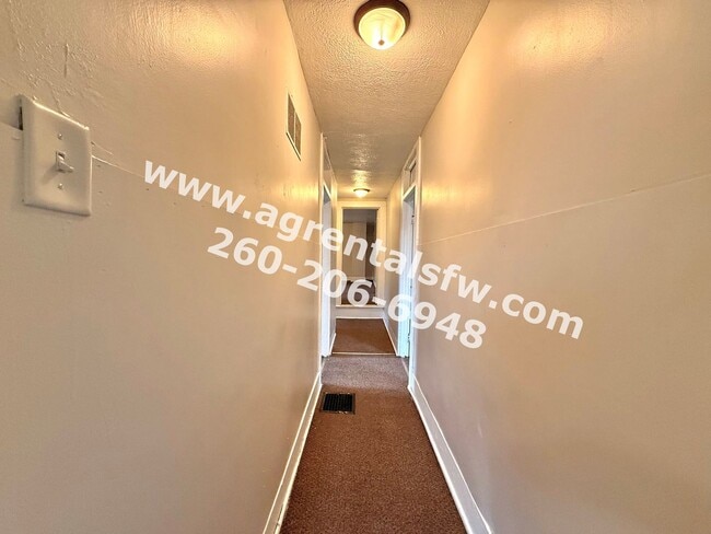 Building Photo - 4 Bedroom House