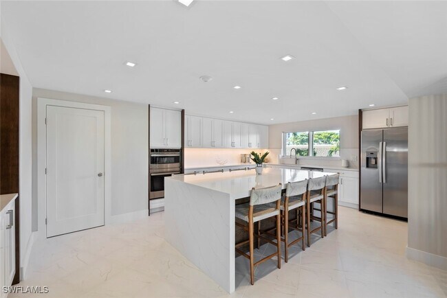 Building Photo - 3420 Gulf Shore Blvd N