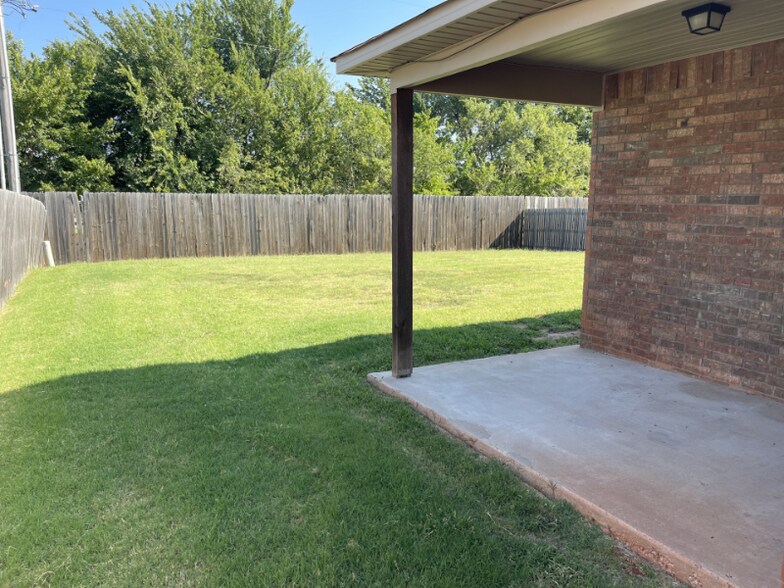 Building Photo - 3405 SE 94th St