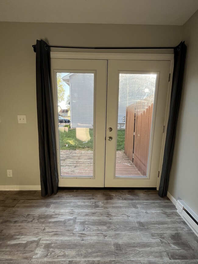 Building Photo - 208 Forest Ln