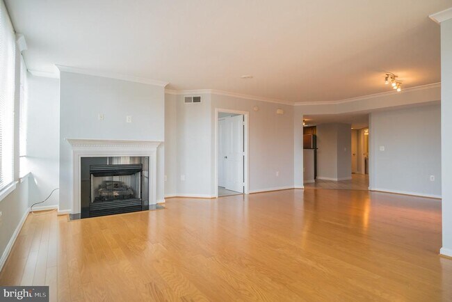 Building Photo - 2220 Fairfax Dr