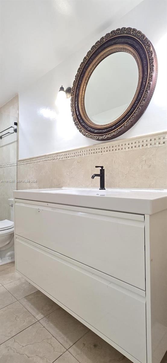 Building Photo - 10110 W Bay Harbor Dr