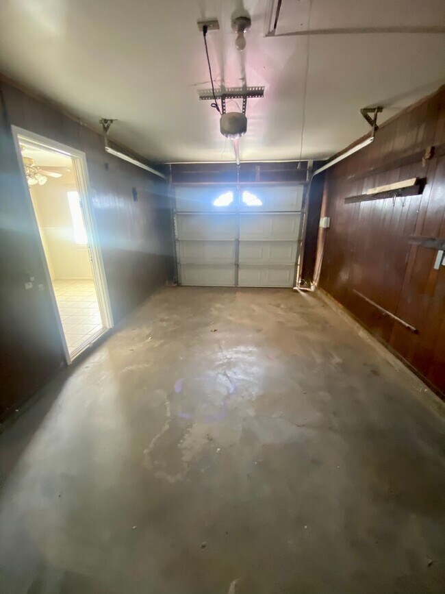 Building Photo - PRE-LEASING JULY.